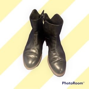 Franco Sarto Leather boot with zipper on the side